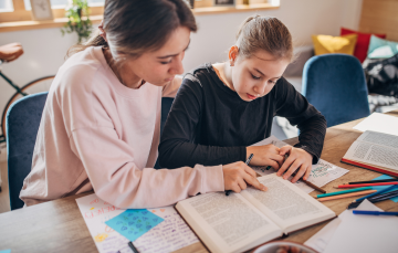 foto profesora y alumno